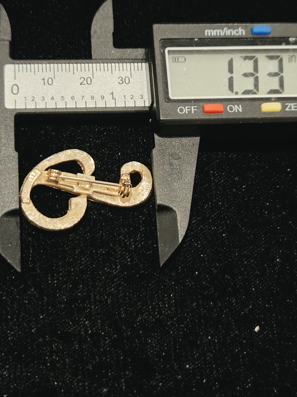 Vintage Mamselle Gold Letter "P" Pin Brooch - Picture 4 of 5